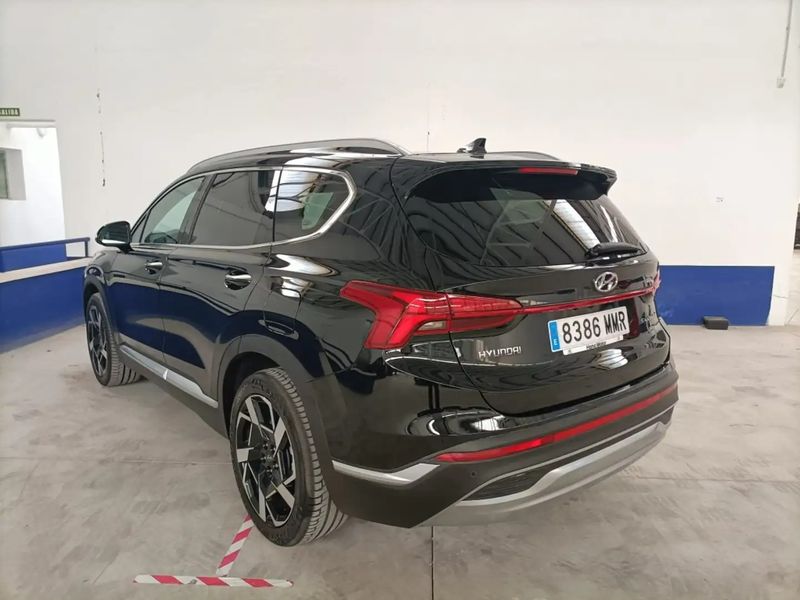 Hyundai Santa Fe • 2024 • 23,860 km 4