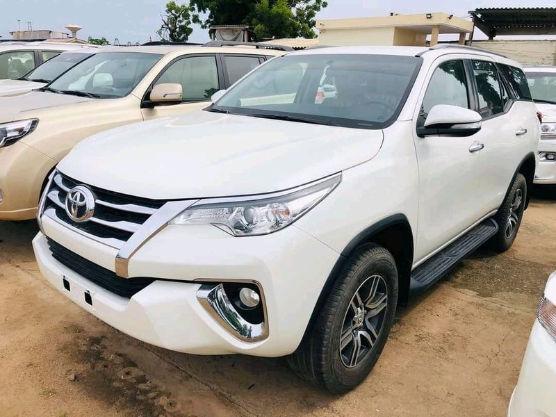 Toyota Fortuner • 2017 • 3 km 1