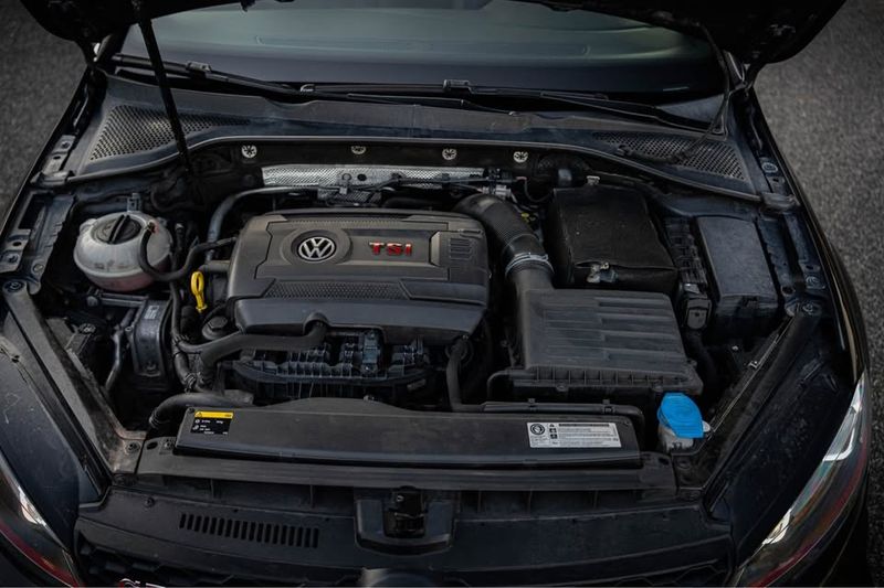 Volkswagen Golf • 2016 • 116,000 km 6