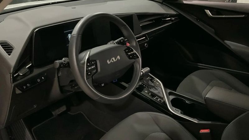 Kia Niro • 2023 • 33,400 km 3