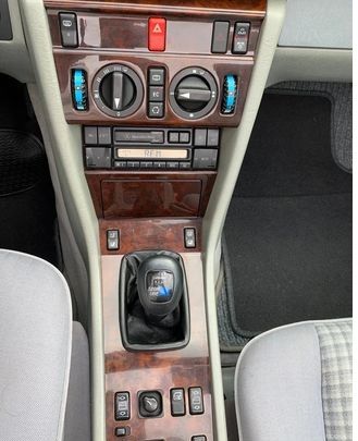 Mercedes-Benz 200 E • 1996 • 153,000 km 15