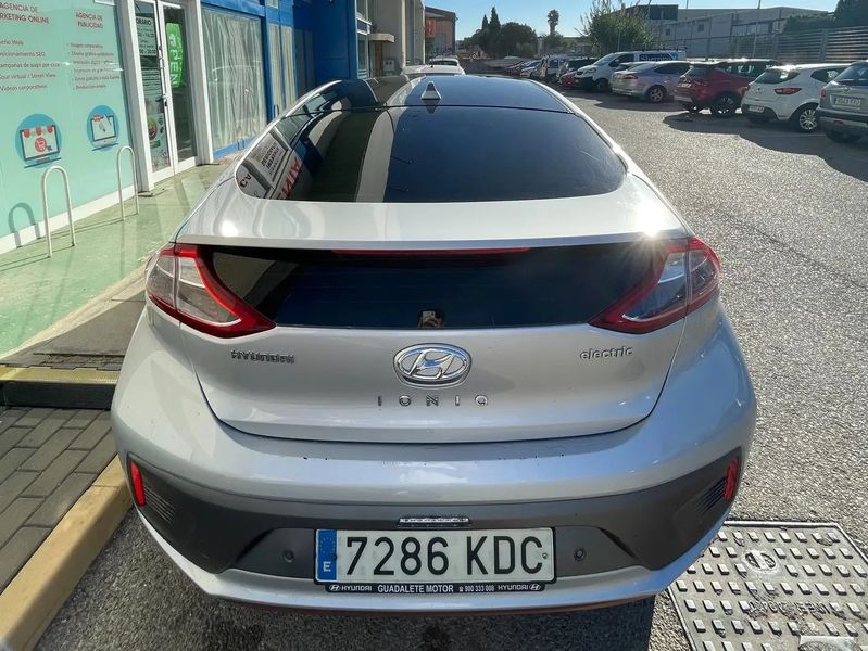 Hyundai Ioniq Hybrid • 2017 • 145,000 km 3