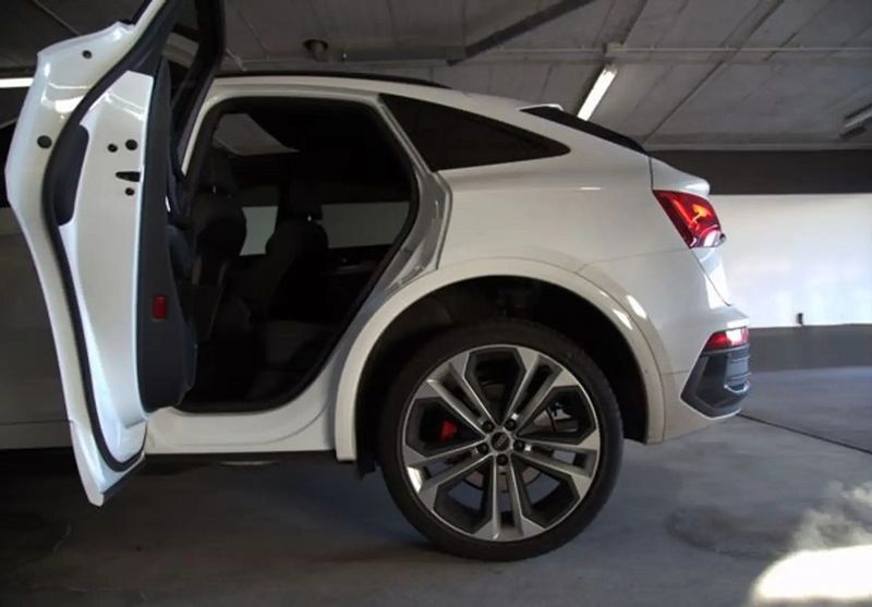 Audi Q5 • 2021 • 91,000 km 12