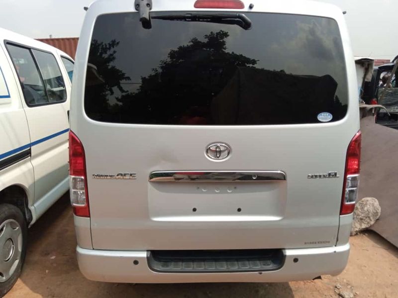 Toyota Hiace • 2010 • 43 km 2