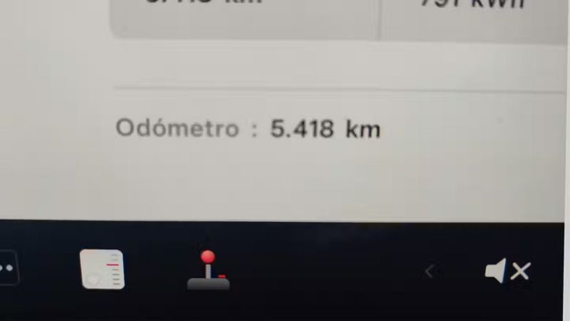 Tesla Model 3 • 2024 • 5,418 km 3