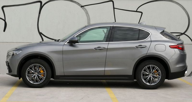 Alfa Romeo Stelvio • 2017 • 168,500 km 2