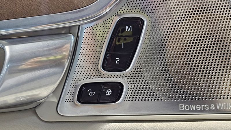 Volvo S90 • 2019 • 19,670 km 11