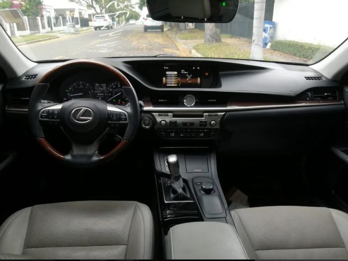 Lexus ES 350 • 2017 • 100,000 km 3