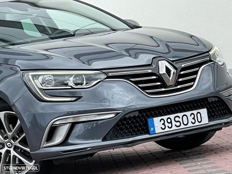 Renault Mégane • 2017 • 97,000 km 3
