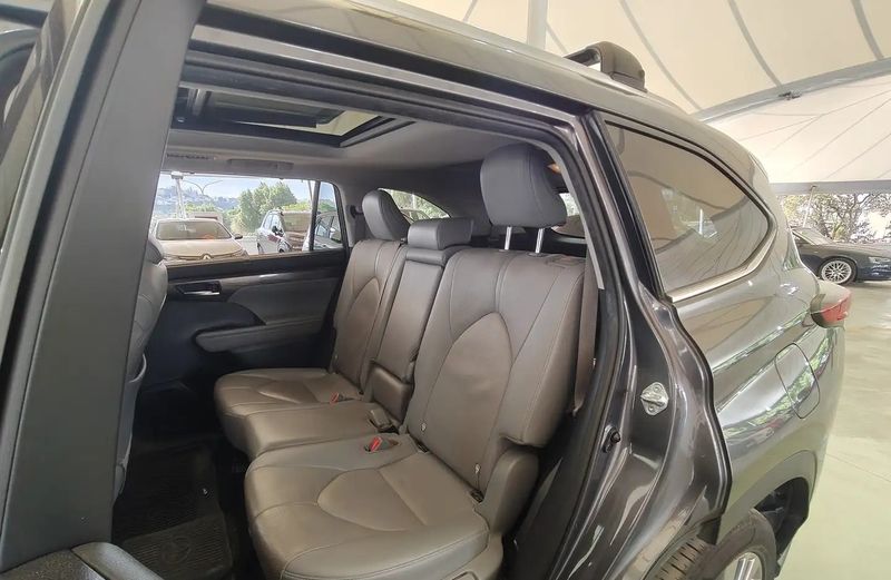 Toyota Highlander Hybrid • 2021 • 59,268 km 10