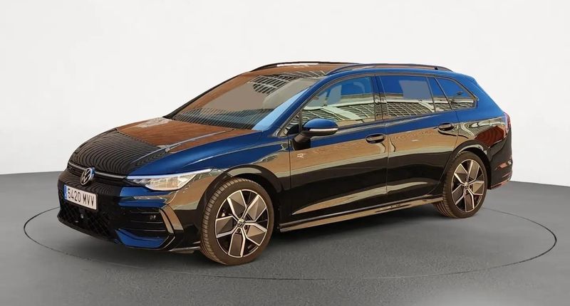 Volkswagen Golf Variant • 2024 • 12,440 km 2