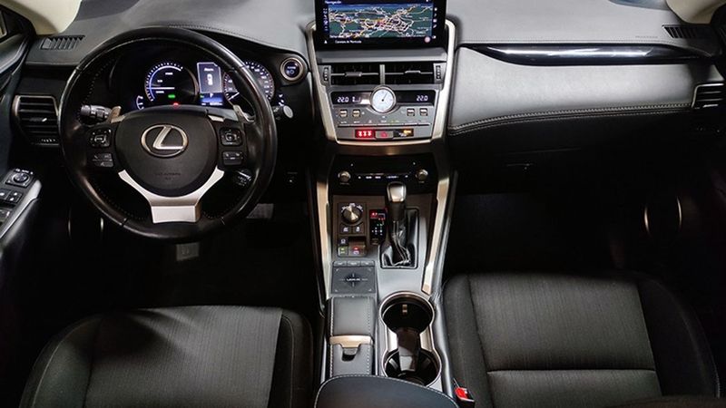 Lexus NX • 2018 • 60,202 km 4