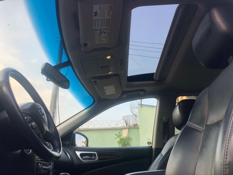 Nissan Pathfinder • 2017 • 50,000 km 3