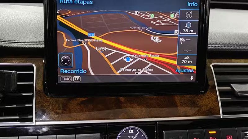 Audi A8 Long • 2015 • 84,288 km 10