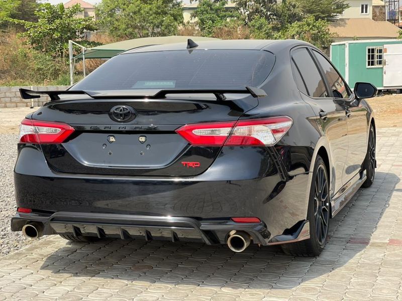 Toyota Camry • 2020 • 2 km 4