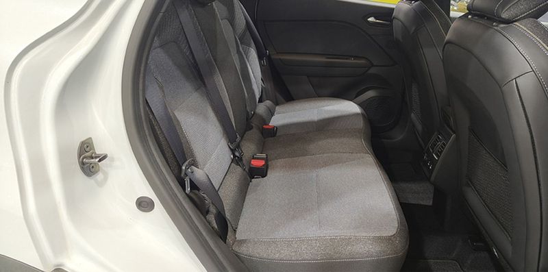 Renault Captur • 2024 • 2,143 km 7
