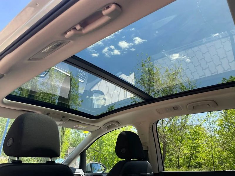 Volkswagen Touran • 2019 • 180,000 km 9