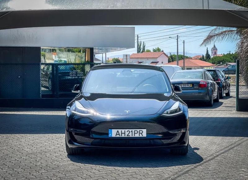 Tesla Model 3 • 2020 • 19,800 km 2