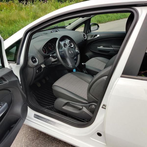 Opel Corsa • 2012 • 85,000 km 2