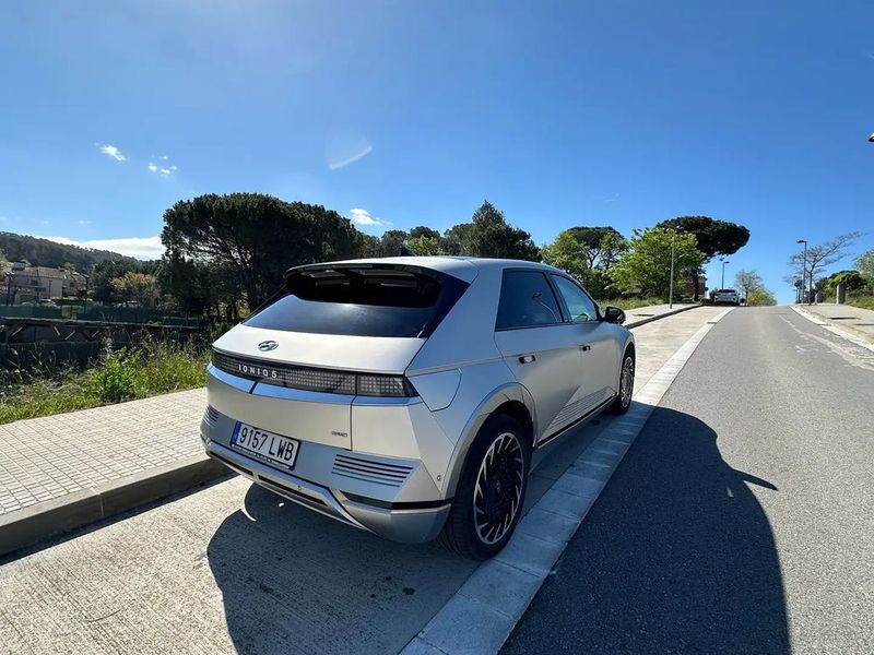 Hyundai Ioniq Electric • 2022 • 42,200 km 9