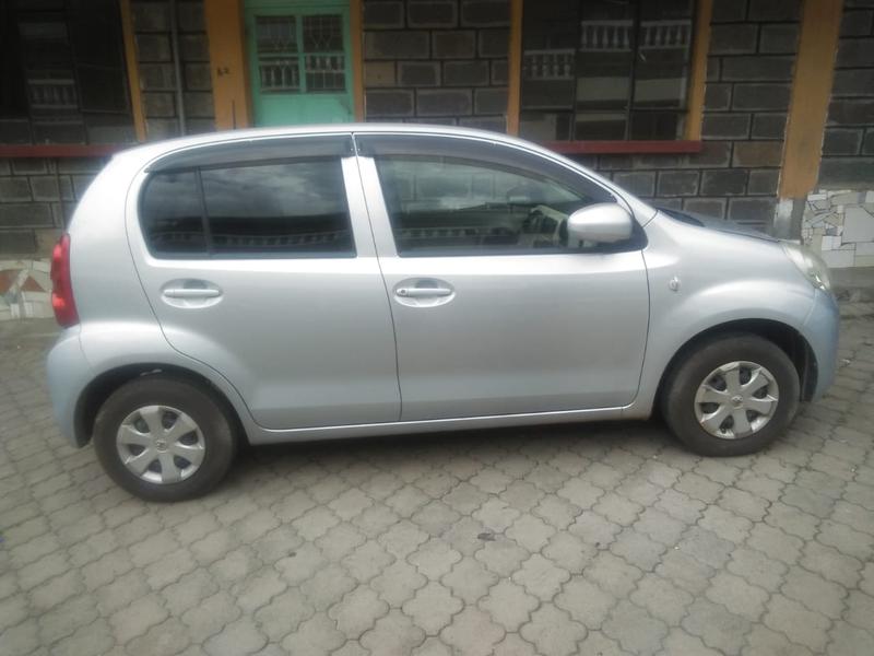 Toyota Paseo • 2011 • 85,000 km 4