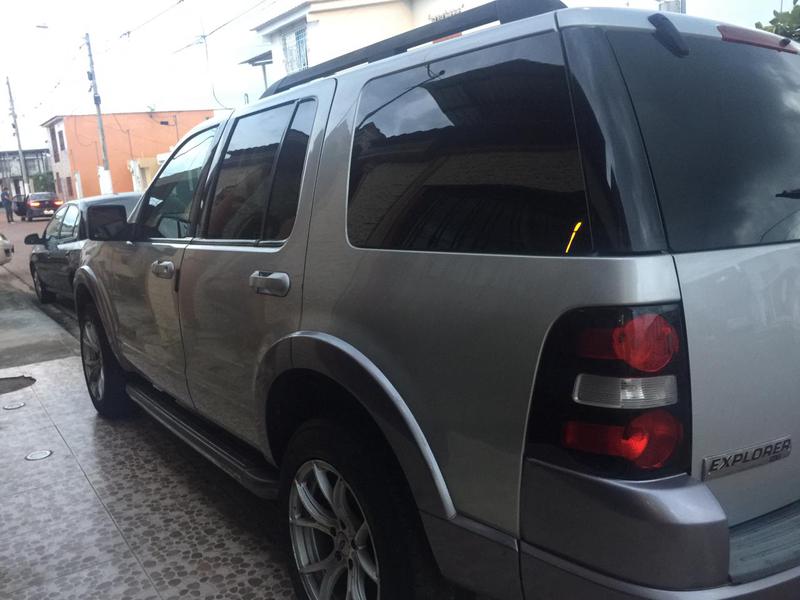 Ford Explorer • 2010 • 145,000 km 8