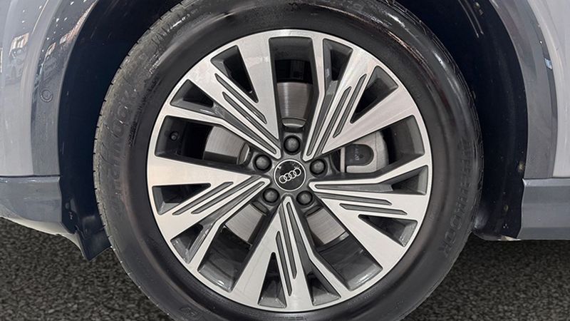 Audi e-tron • 2022 • 24,221 km 8