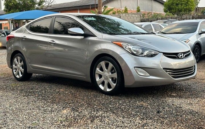 Hyundai Elantra • 2022 • 3,000 km 2