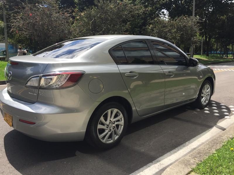 Mazda 3 • 2014 • 54,000 km 4
