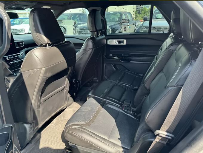 Ford Explorer • 2023 • 26,000 km 7