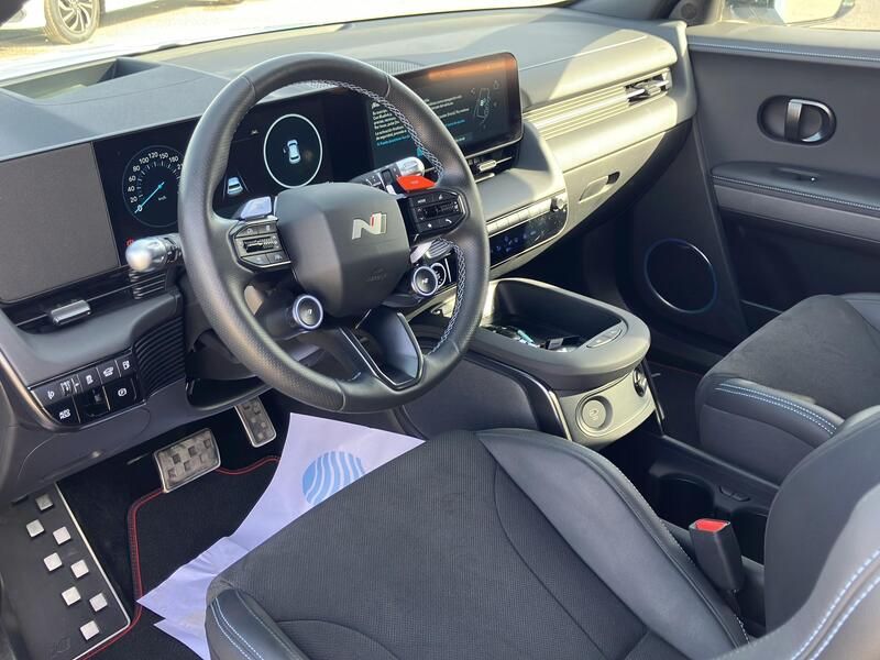 Hyundai Ioniq Electric • 2024 • 20,256 km 26