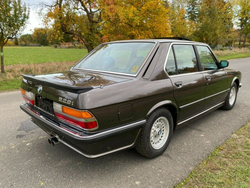 BMW 5 Series • 1986 • 116,470 km 9