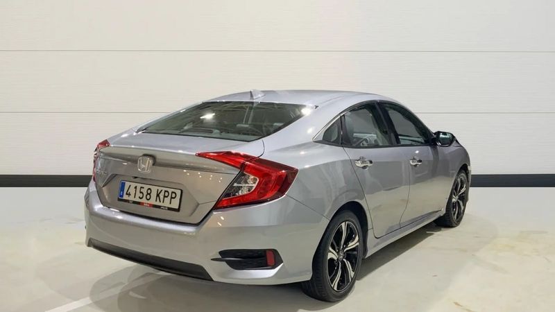 Honda Civic • 2018 • 93,900 km 3