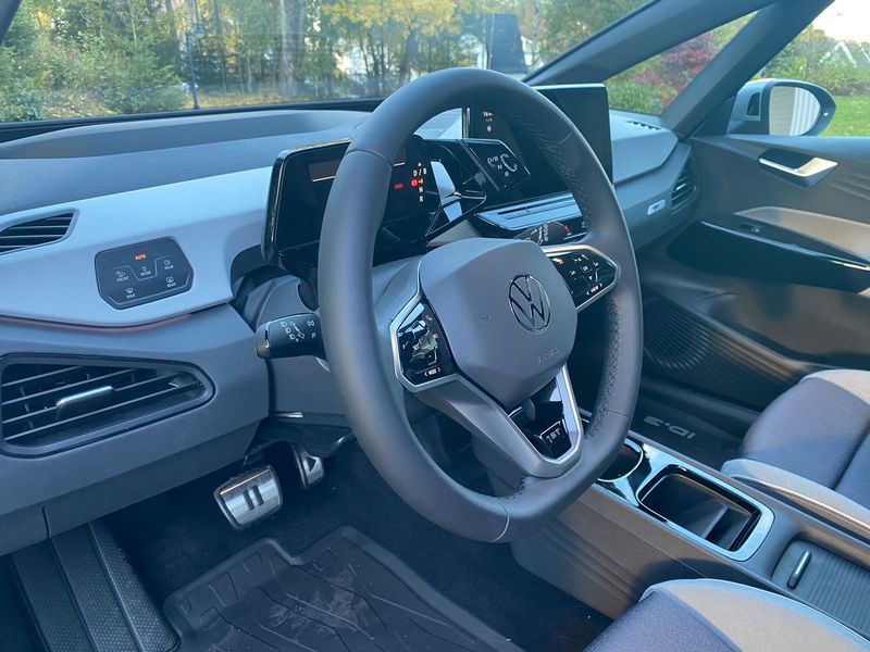 Volkswagen ID.4 • 2021 • 24,500 km 4