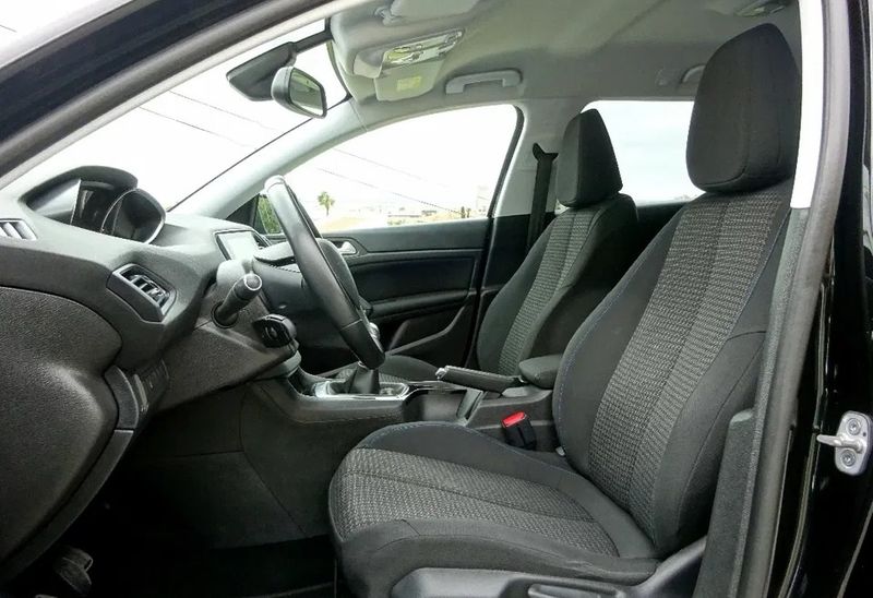 Peugeot 308 • 2019 • 51,000 km 3