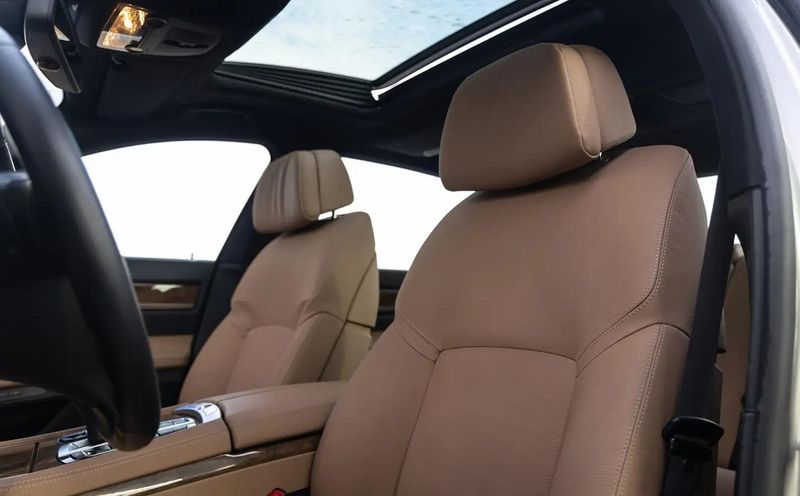 BMW 7 Series • 2009 • 182,000 km 14