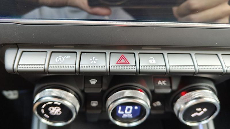 Renault Clio • 2024 • 1,020 km 12