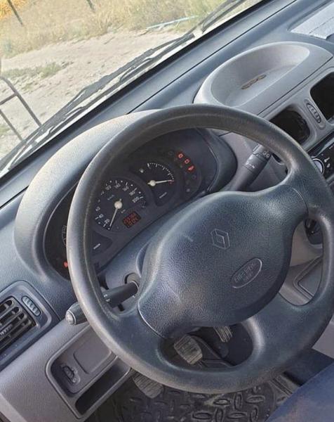 Renault Clio • 1998 • 250,000 km 3