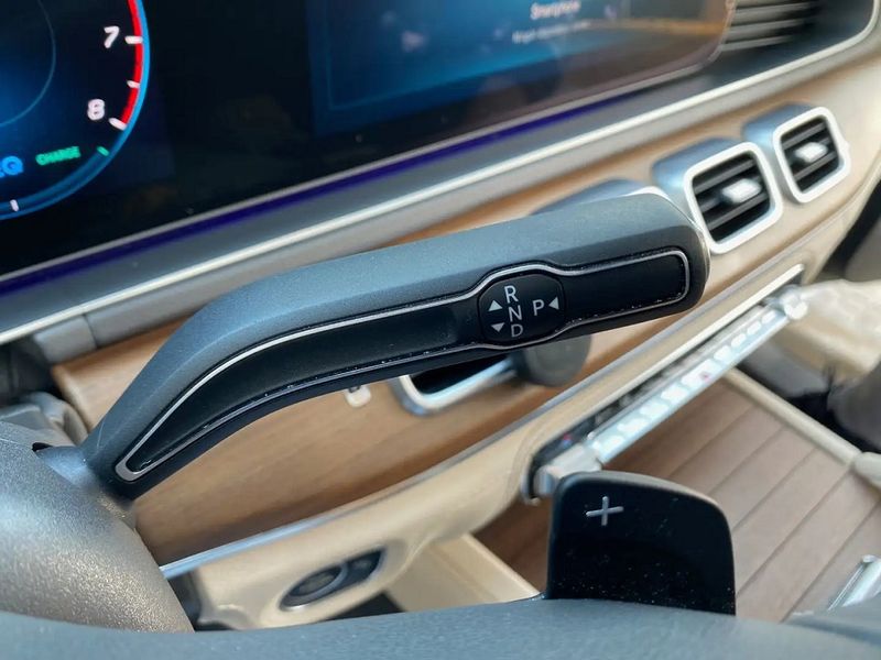 Mercedes-Benz GLE-Class • 2020 • 85,000 km 11