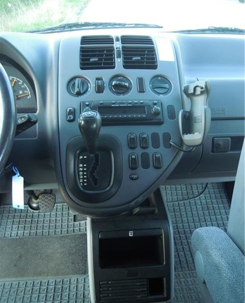 Mercedes-Benz 100 D • 2002 • 207,000 km 7