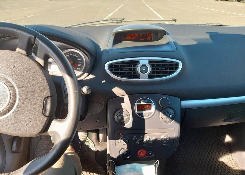 Renault Clio • 2008 • 240,000 km 3