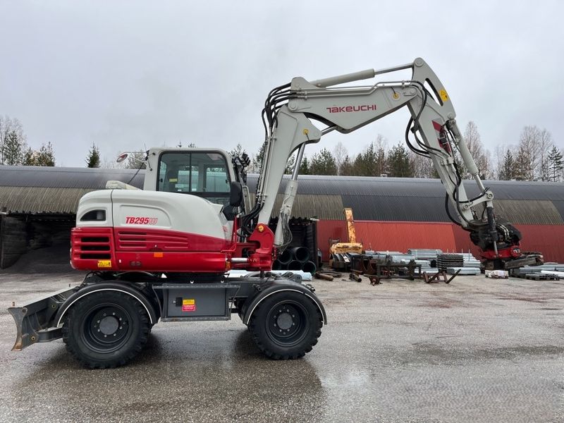 Titan Pelle Takeuchi TB295W • 2018 • 37,727 km 3