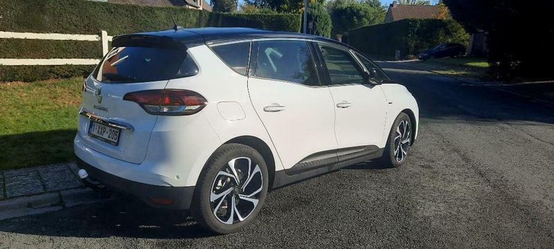Renault Scénic • 2020 • 11,050 km 2
