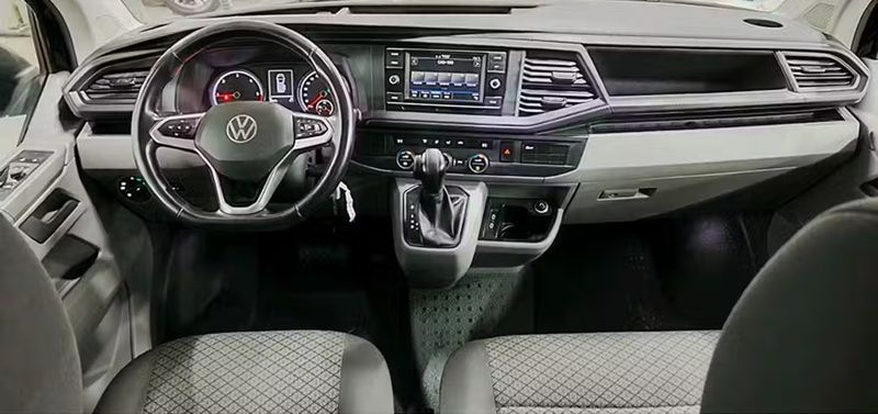 Volkswagen Caravelle • 2022 • 88,079 km 2