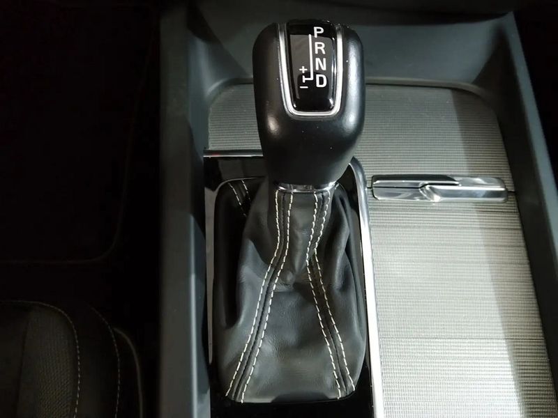 Volvo S60 • 2020 • 52,950 km 11