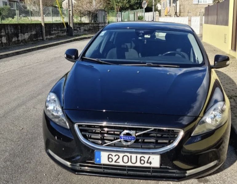 Volvo V40 • 2014 • 197,000 km 1
