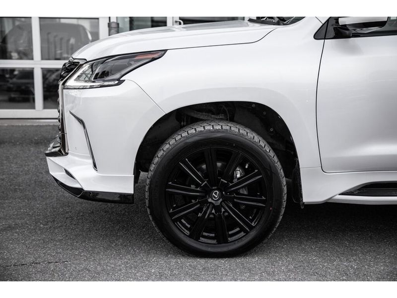 Lexus LX • 2021 • 20,488 km 2