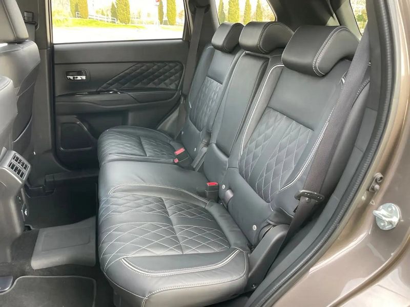 Mitsubishi Outlander • 2019 • 145,000 km 8