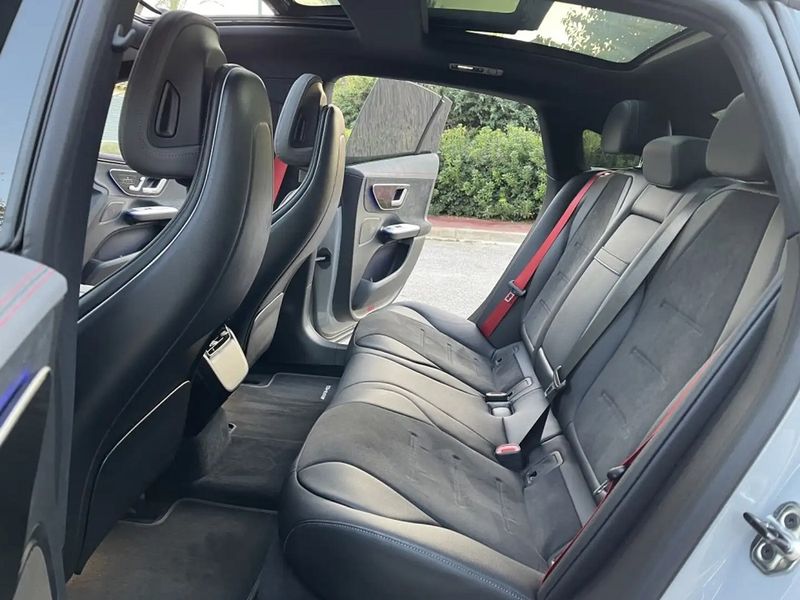 Mercedes-Benz E-Class • 2023 • 33,580 km 9