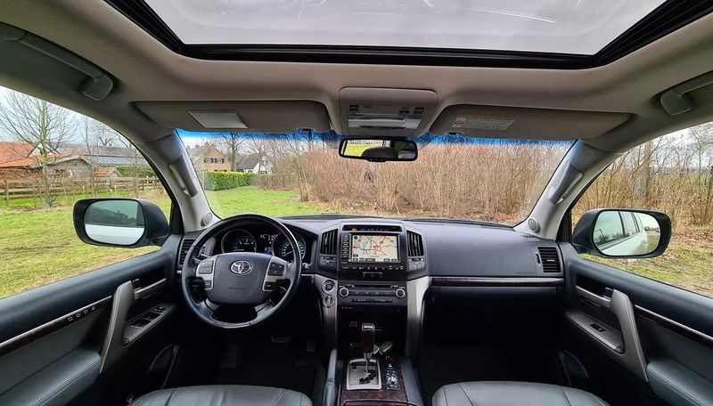 Toyota Land Cruiser • 2008 • 274,100 km 5